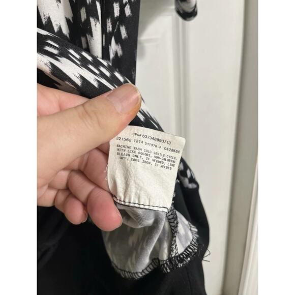 AGB WOMEN'S BLACK WHITE BANDED/RUCHED WAIST TOP SIZE XL-EUC - Picture 6 of 9